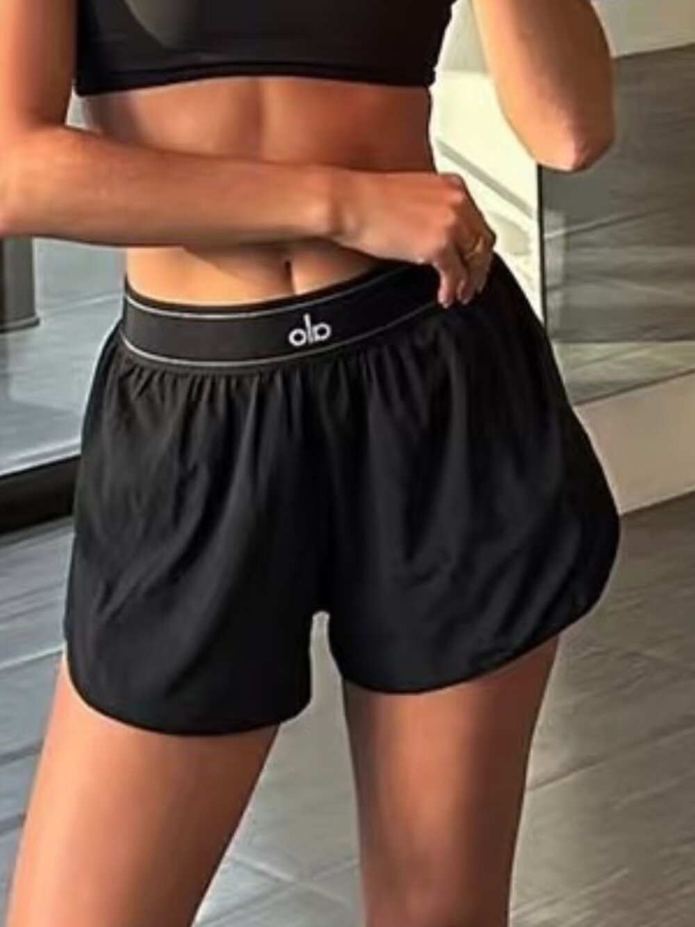 Brand new🌊Alo Yoga Match Point Short Black A must-have for cool girls✈